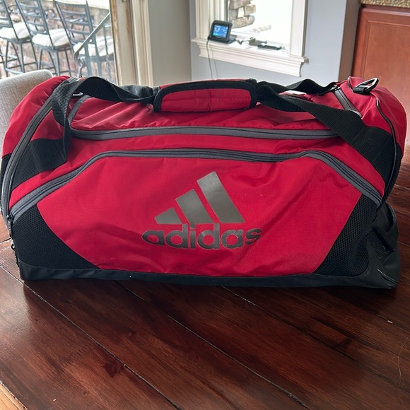 Adidas medium size basketball bag or duffle bag. - Picture 1 of 7